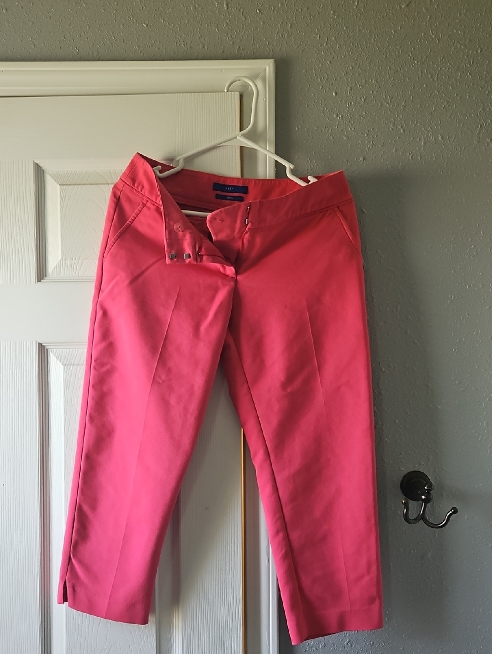 Apt. 9 Hot Pink Cropped Dress Capris